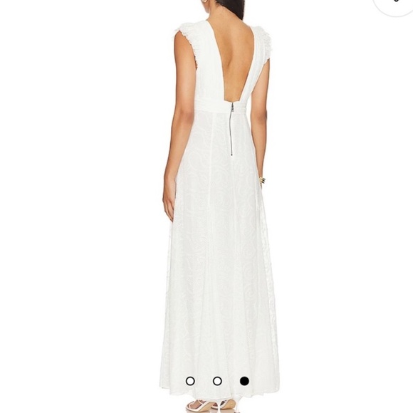 Vanna Dress in White - Picture 2 of 4